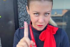 Barbie comparte en sus redes sociales contenido sobre aviones, vuelos y sobre la vida de las azafatas Foto: captura de video @barbiebac