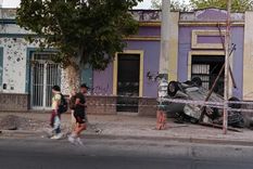 El Fiat Palio está desde el lunes en la vereda. Foto: Walter Moreno/ MDZ