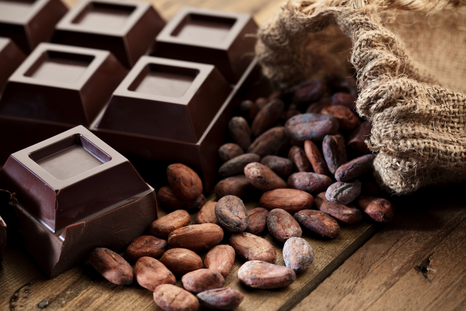 Descubren que una sustancia presente en el chocolate amargo puede retrasar el envejecimiento.