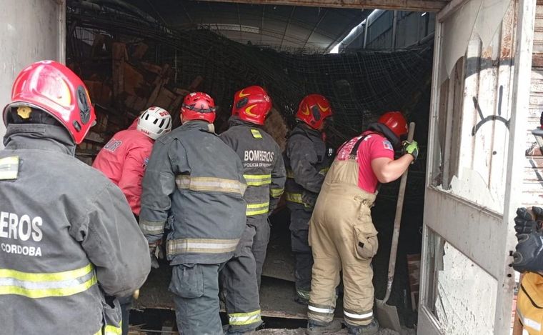 Murió un operario tras el derrumbe de una losa en el centro de la ciudad de Córdoba. Foto: Cadena 3