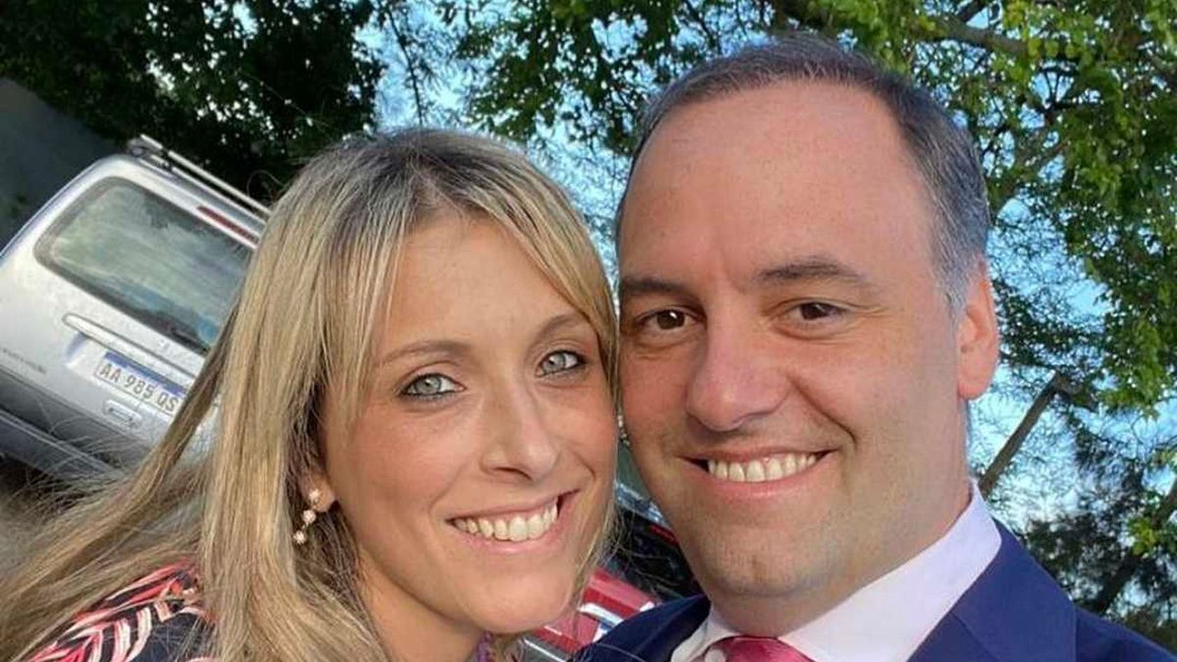 Manuel Adorni con Bettina Angeletti