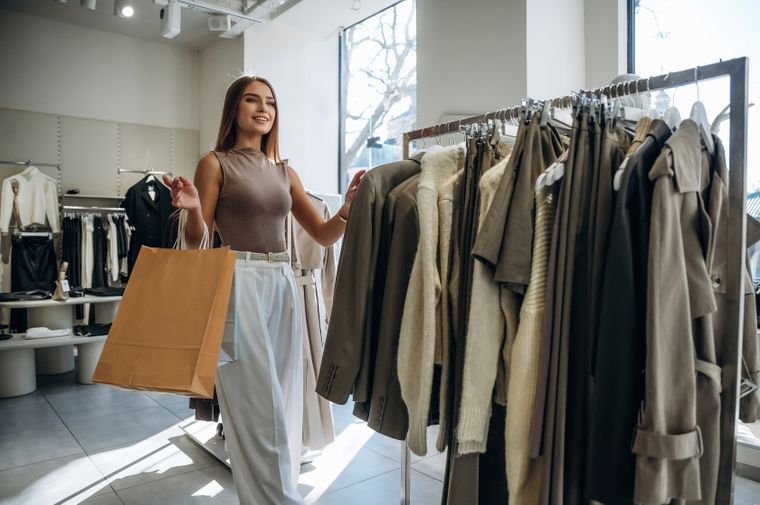 La moda cambia todo el tiempo, pero un estudio sugiere que muchos estilos vuelven a aparecer en ciclos bastante marcados.