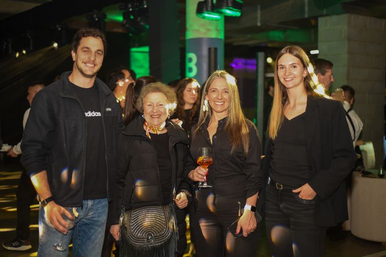 Nicolás Pipkin, Sofía Levinton, Carolina Vinotti y Candela Aguirre. Nicolás Pipkin, Sofía Levinton, Carolina Vinotti y Candela Aguirre.