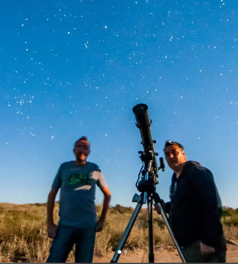 El rionegrino se dedica al astroturismo en la zona de Las Grutas. Foto: Instagram Denis Martinez