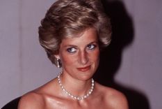 Subastan tres vestidos icónicos de Lady Diana de Gales