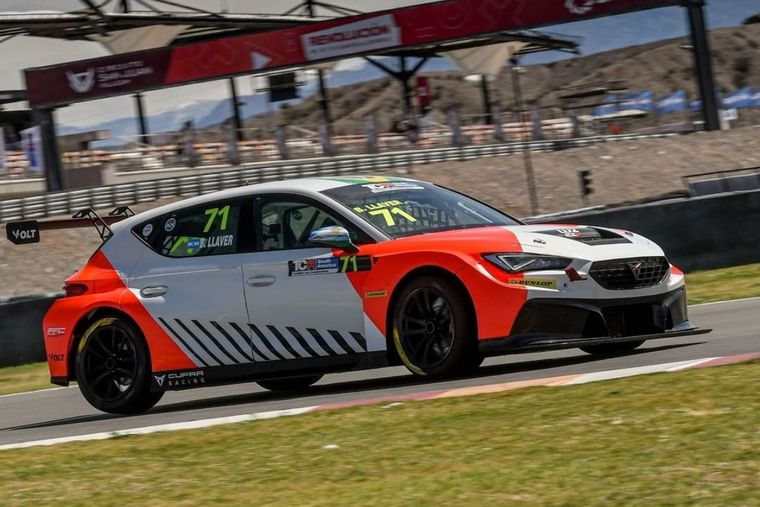 El Cupra de Berni Llaver. Foto: Instagram TCR