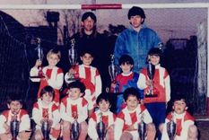Jorge Messi como entrenador en el primer club donde jugó su hijo Lionel.
