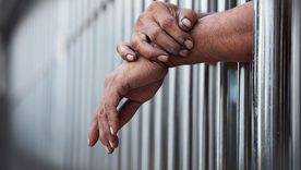 La oposición busca prohibir que los presos usen celulares en carceles bonaerenses