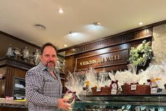 Juan Pablo Marchionni en Virgen del Valle Pastelería, un lugar pleno de delicias. Foto: Gentileza