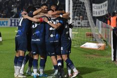 Los jugadores de la Lepra celebran el gol de Romero. Foto: Santiago Tagua / MDZ Los jugadores de la Lepra celebran el gol de Romero. Foto: Santiago Tagua / MDZ
