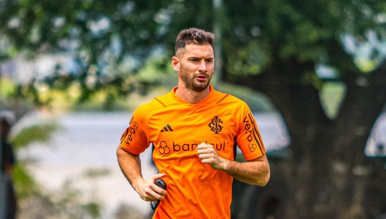 Alario ya se entrena con su nuevo equipo. Foto: @SCInternacional