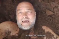 Cacho Bárbaro, exlegislador del Frente de Todos, se grabó completamente en el barro para protestar contra la ley ómnibus Foto: Captura de pantalla