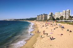 chile y las vacaciones sumergidas en un nuevo pico de contagios chile y las vacaciones sumergidas en un nuevo pico de contagios