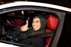 Desde hace poco, las mujeres en Arabia pueden manejar autos. Foto: ElConfidencial.