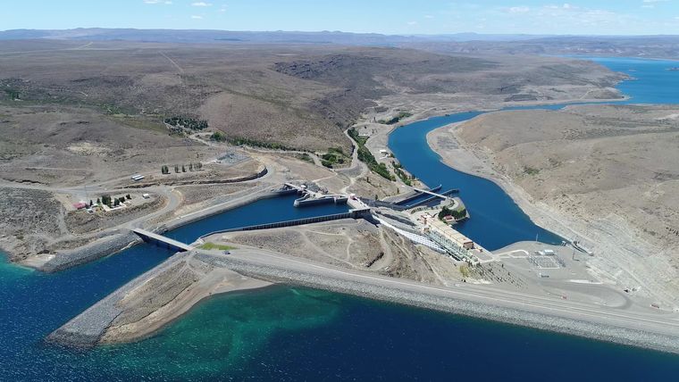 Alicurá es una de las represas construidas en la cuenca del Río Limay. Es parte de un sistema de generación de energía fundamental para Argentina. Alicurá es una de las represas construidas en la cuenca del Río Limay. Es parte de un sistema de generación de energía fundamental para Argentina.