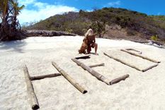 exmillonario lleva 29 anos en una isla desierta: sus secretos de supervivencia