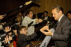 Foto: GETTY IMAGES. Lo que habría sido una rueda de prensa aburrida se convirtió en un momento histórico cuando Ehrman le preguntó a Günter Schabowski sobre el levantamiento de las restricciones a los viajes.