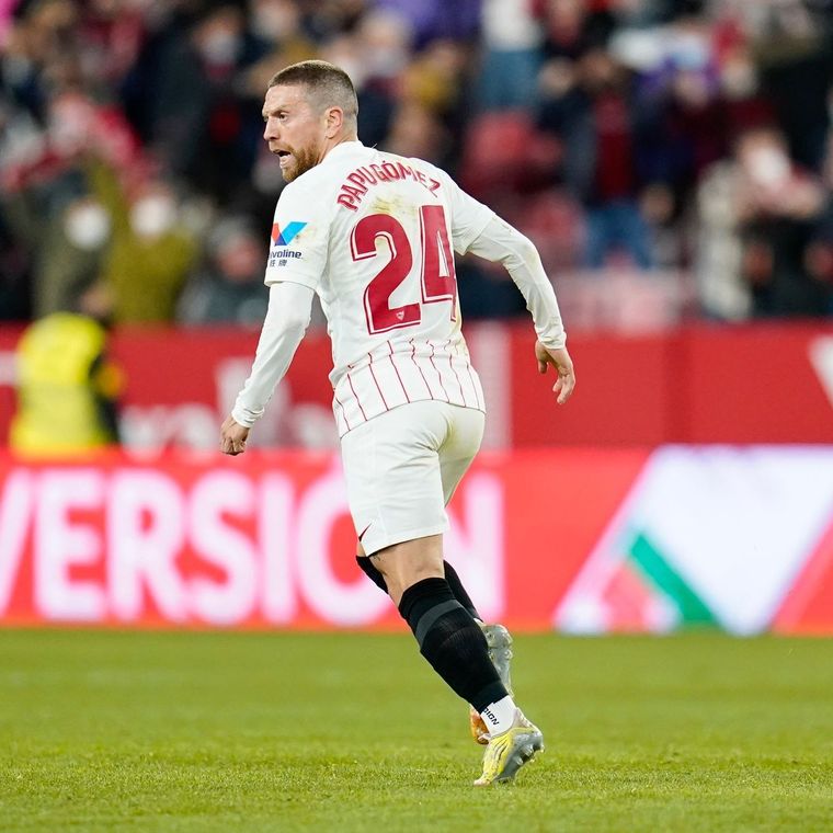 El Papu celebra su golazo. Foto: @SevillaFC