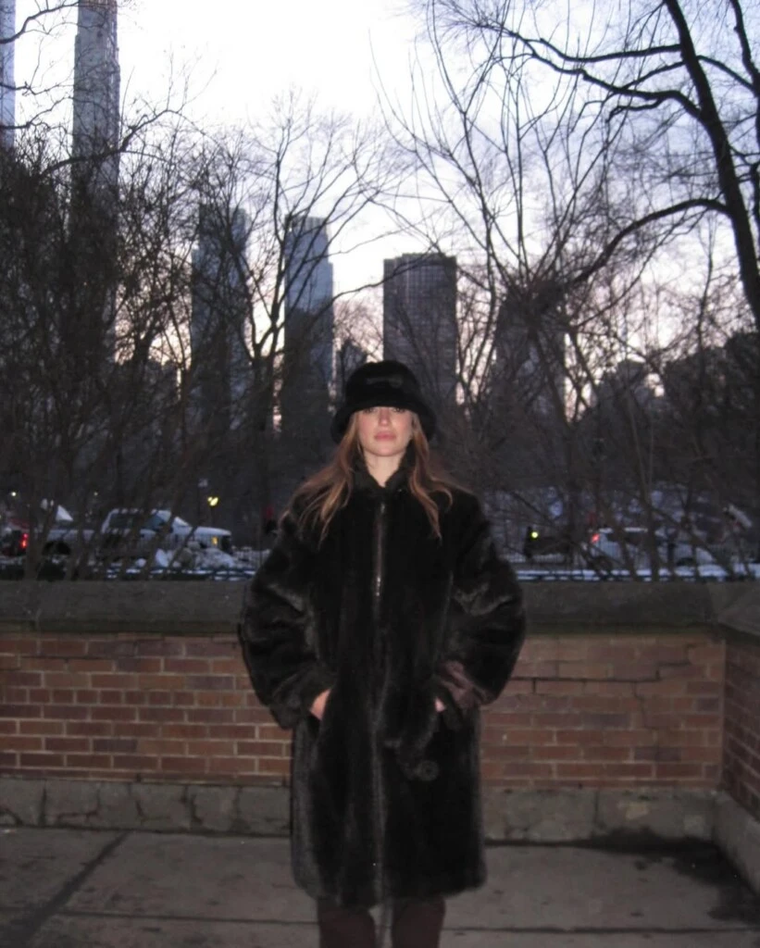 Un look invernal sofisticado para recorrer la ciudad con estilo. Un look invernal sofisticado para recorrer la ciudad con estilo.