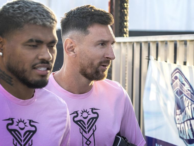Messi y su nuevo look para el partido del Inter Miami Foto: EFE