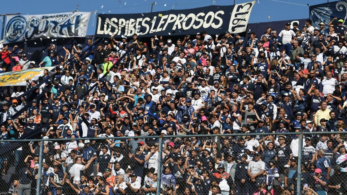 Una fiesta azul en el Gargantini: el impresionante recibimiento de Independiente en el clásico mendocino