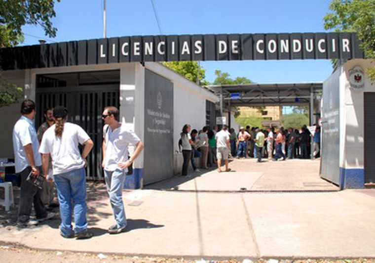 El sistema se cayó esta mañana y 250 personas no pudieron renovar -o sacar- su carnet Foto: Nacho Gaffuri / MDZ