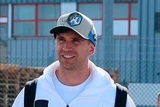 Dibu Martínez se tomó su tiempo libre y fue a ver a su hermano en el TC Pista. Foto: Archivo