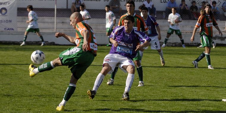 Luján perdió con Desamparados en el bajo 1 a 0. Foto: Nacho Gaffuri / MDZ