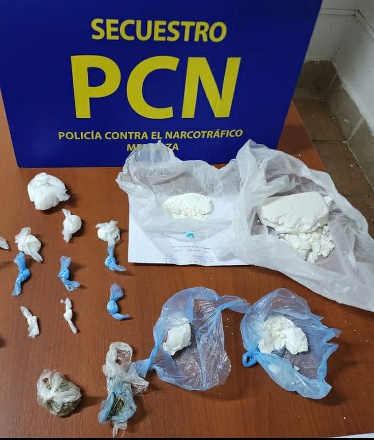 Algunos de los elementos secuestrados en los allanamientos Foto: Ministerio de Seguridad