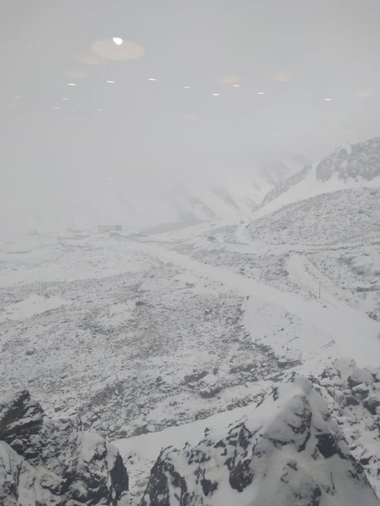 El lado chileno registra una importante cantidad de nieve acumulada.