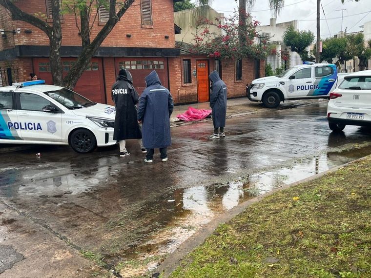 Un intento de robo en El Palomar terminó con un motochorro muerto luego de que un policía retirado repeliera a tiros un intento de robo al llegar a su vivienda,