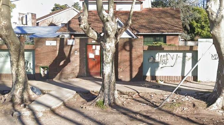 El hombre se encerró junto a dos empleados judiciales