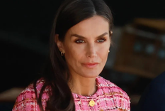 Este fue el increíble look de la Reina Letizia, con una chaqueta de tweed que impactó a todos. Foto: INSTAGRAM @letiziaortizfanss