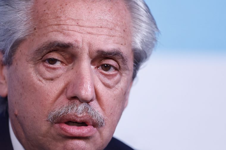 Alberto Fernández apuntó contra la iniciativa de Javier Milei que involucra el cierre del CONICET Foto: EFE