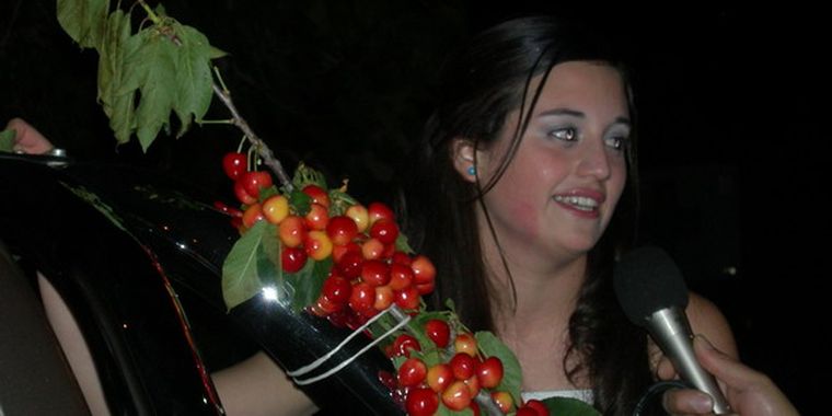 Una de las candidatas a convertirse en la Reina de la Cereza.
