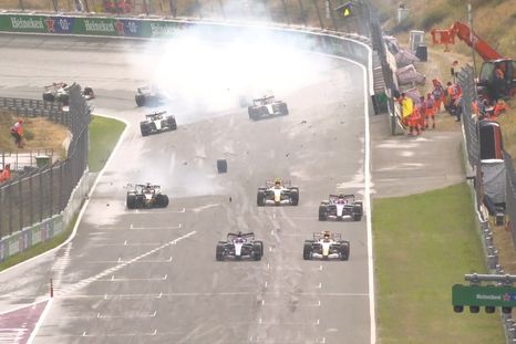 Max Verstappen protagonizó el accidente durante la segunda vuelta del Gran Premio de Países Bajos. Max Verstappen protagonizó el accidente durante la segunda vuelta del Gran Premio de Países Bajos.