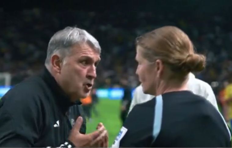 El Tata se quejó con Esther Staubli, la jueza del partido Foto: Captura Apple TV