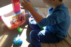 Gerónimo tiene seis años y aún no puede ir a la escuela integrada por las trabas impuestas por una prepaga Foto: Gentileza