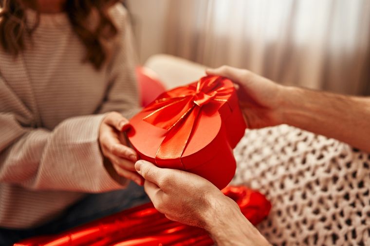 Los regalos para este Día de los Enamorados también sufren el impacto de la inflación. Foto: Shutterstock