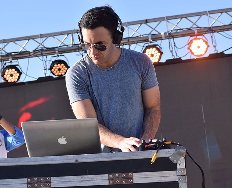 El domingo 28, el Espacio Verde Luis Menotti Pescarmona será escenario de un encuentro único con más de 20 DJs nacionales, internacionales y locales. El domingo 28, el Espacio Verde Luis Menotti Pescarmona será escenario de un encuentro único con más de 20 DJs nacionales, internacionales y locales.