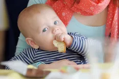 El descubrimiento de raticidas en comida para bebés sacudió a Europa. Foto Efe