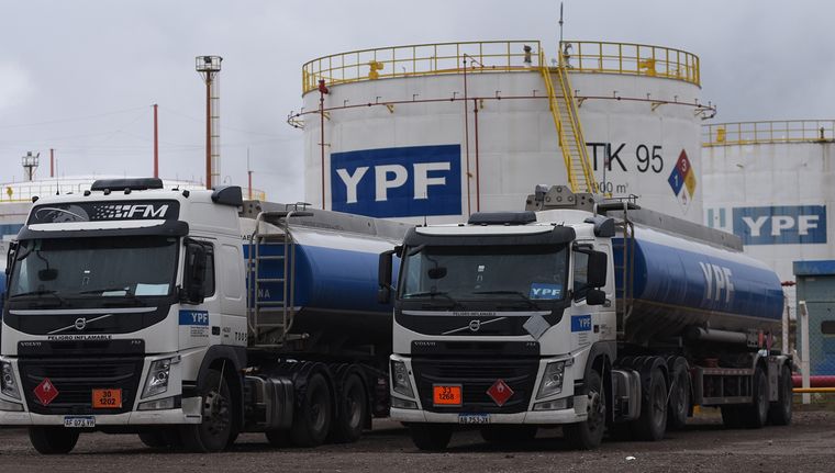 ypf contaminacion del agua destileria 4.JPG