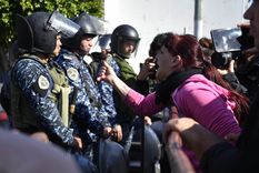 Los medios nos cuentan que los presuntos asesinos de Morena viven en la villa, donde los vecinos dicen ver a policías tomando cervezas con los chorros Foto: Télam