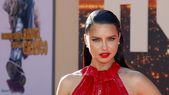 No te pierdas el look lencero de Adriana Lima. No te pierdas el look lencero de Adriana Lima.