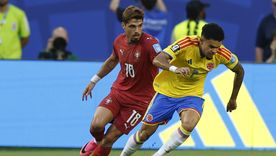 Luis Díaz, delantero de Colombia, disputa el balón con Pedro Neto, extremo de Portugal. Luis Díaz, delantero de Colombia, disputa el balón con Pedro Neto, extremo de Portugal.
