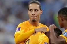 La desilusión de Van Dijk después de la tanda perdida contra Argentina en cuartos. La desilusión de Van Dijk después de la tanda perdida contra Argentina en cuartos.