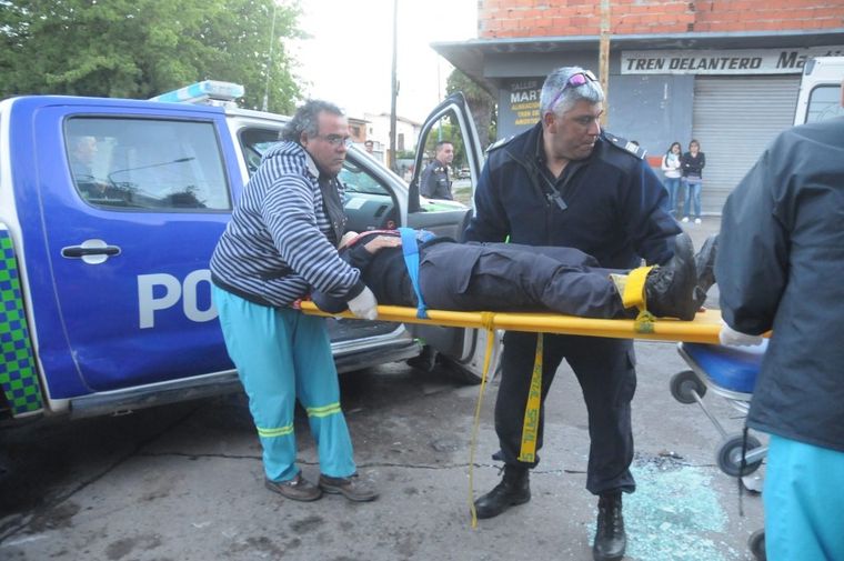 Tres policías fueron heridos por impedir la usurpación de un terreno