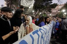 Oscar Ragni junto a su esposa en una manifestación de Madres de Plaza de Mayo Foto: X Oscar Ragni junto a su esposa en una manifestación de Madres de Plaza de Mayo Foto: X