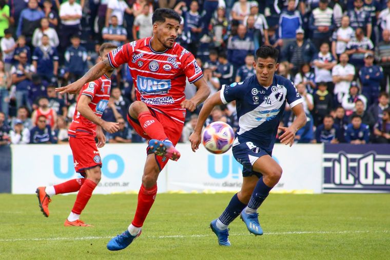 La Lepra le ganó a Alvarado y sigue su camino hacia el Reducido. Foto: Fabián Salamone / MDZ