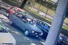 La banda del Renault opera en el centro de Mendoza Foto: Captura de pantalla La banda del Renault opera en el centro de Mendoza Foto: Captura de pantalla